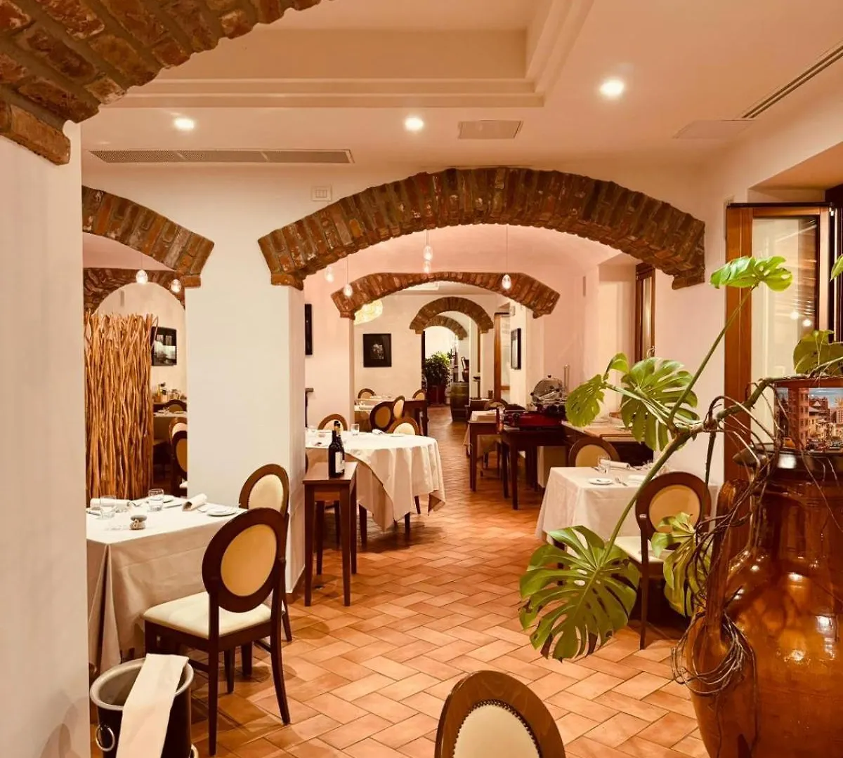 La Locanda Della Staffa Pombia Affittacamere